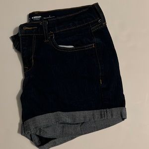 Size 4 dark blue Old Navy Jean shorts.